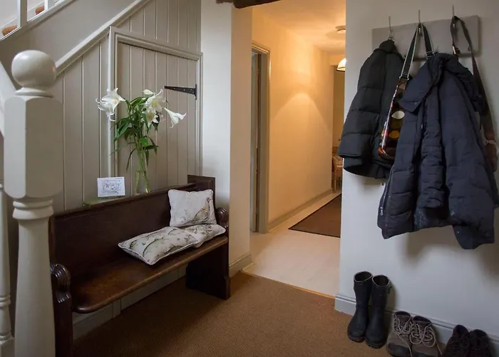 Warren House 4*