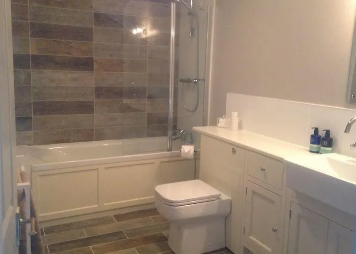 Warren House 4*