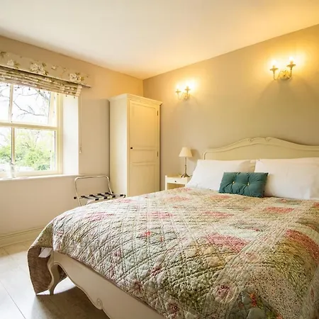 Warren House Guest house 4*