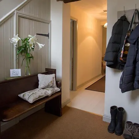 Warren House 4*