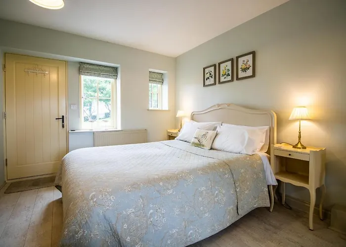 Warren House Guest house 4*