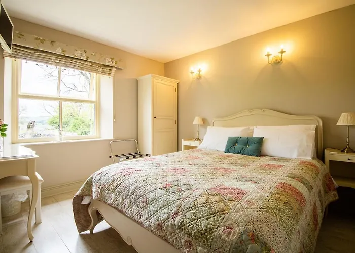 Warren House Guest house 4*