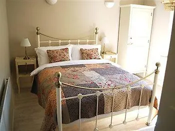 Warren House 4*