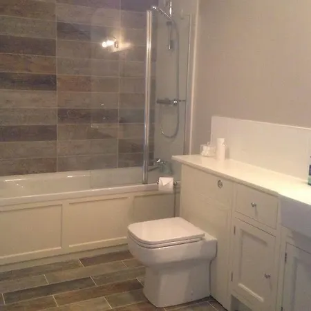 Warren House 4*